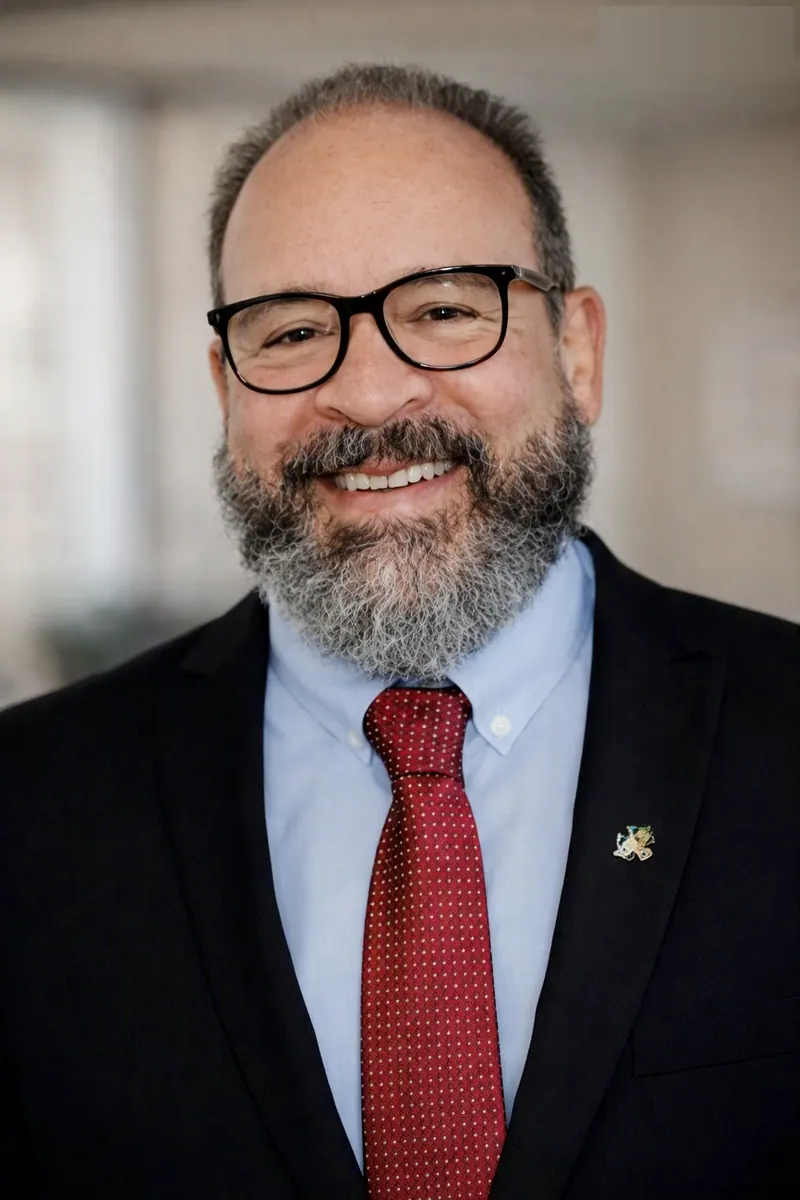 Dr. Maurício Ribas